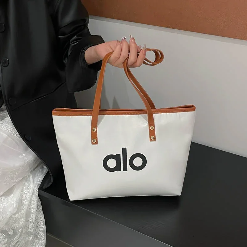 Alo Zenith Minimalist Tote Bag - Image 5
