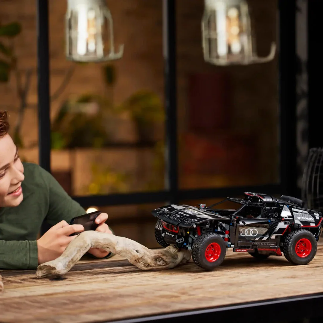 Audi RS Q E-tron Building Blocks (914 Pcs) - Image 4