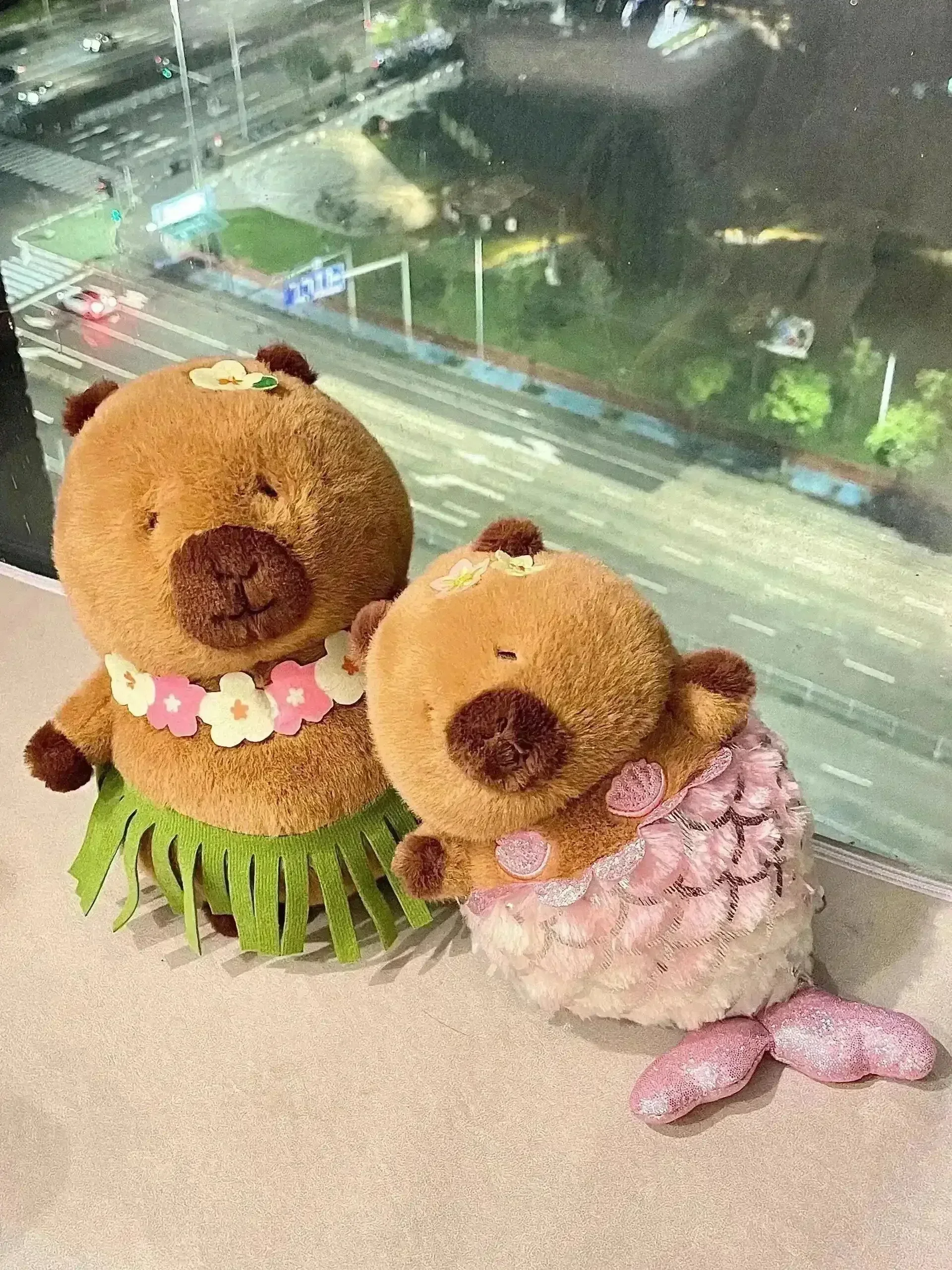 Beachbum Capybara Plush Toy - Image 2