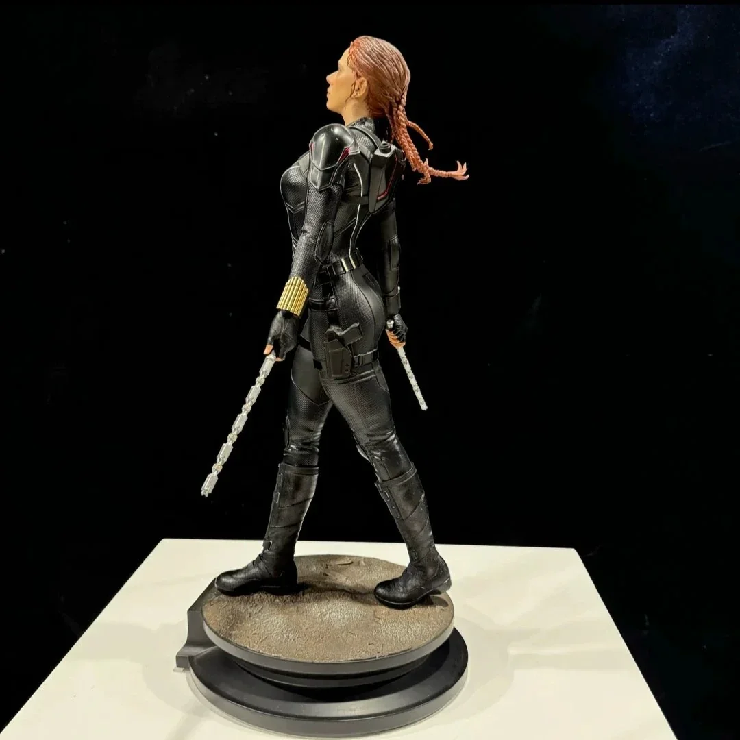 Black Widow 1:6 Scale VIP Edition Figurine - Image 4