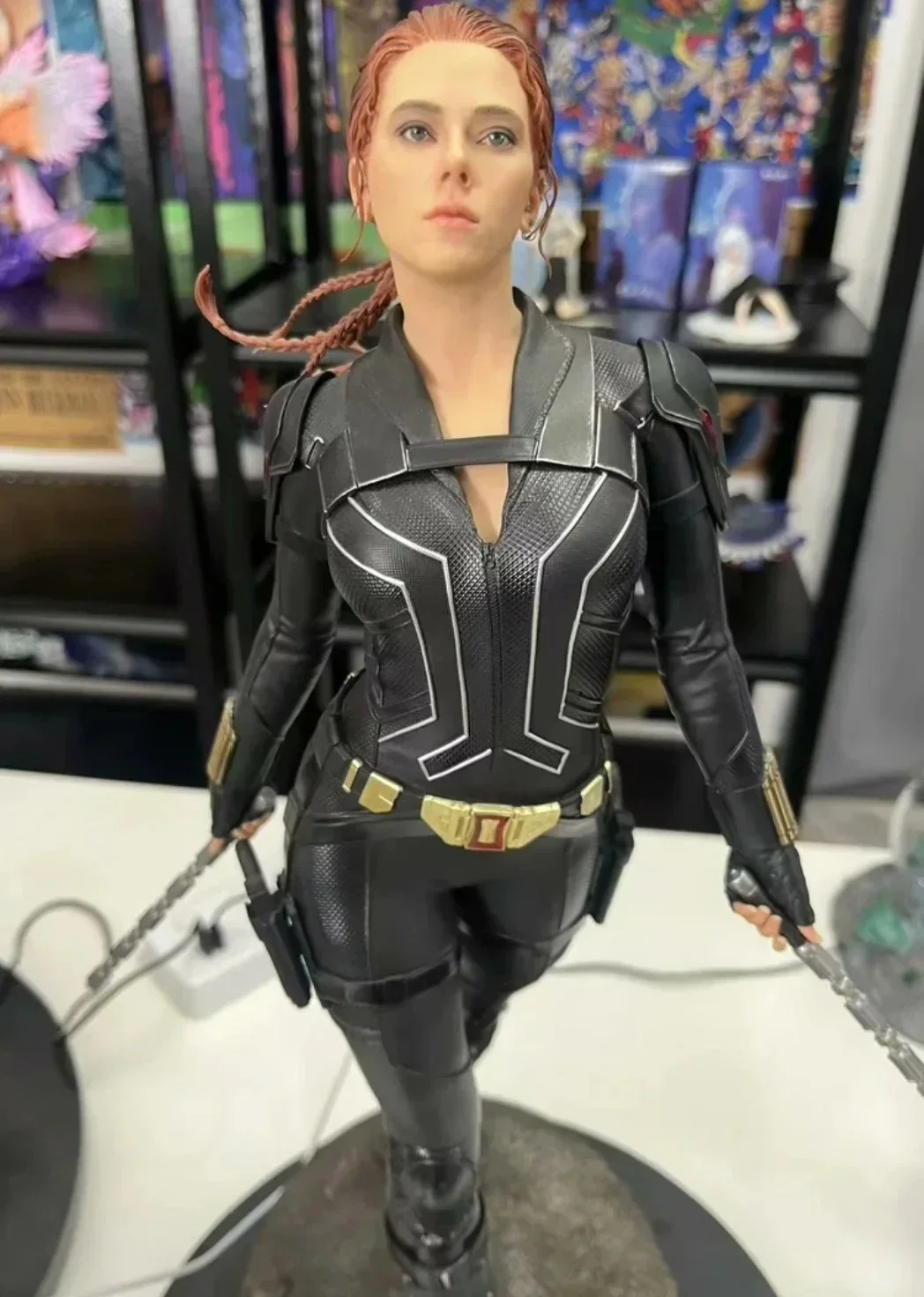 Black Widow 1:6 Scale VIP Edition Figurine - Image 7