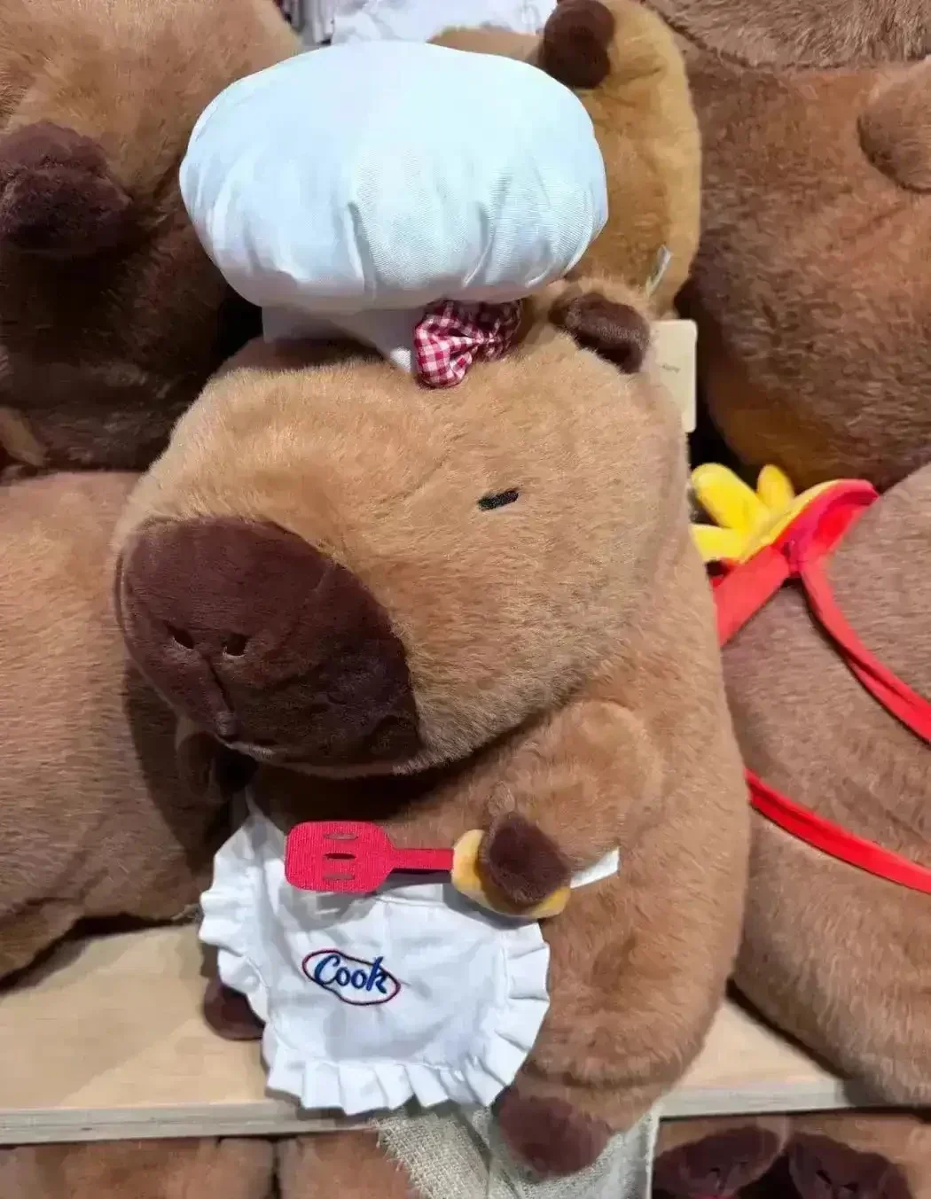 Capybara Chef Plushie (45 cm) - Image 6