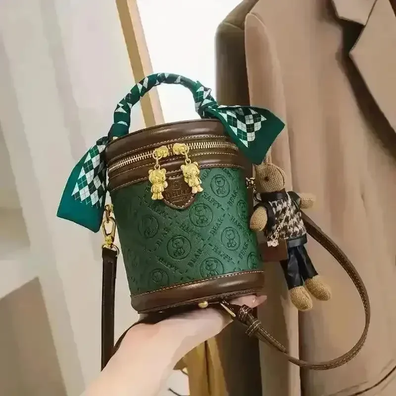 Chic Mini Luxury Bear Bucket Handbag - Image 2