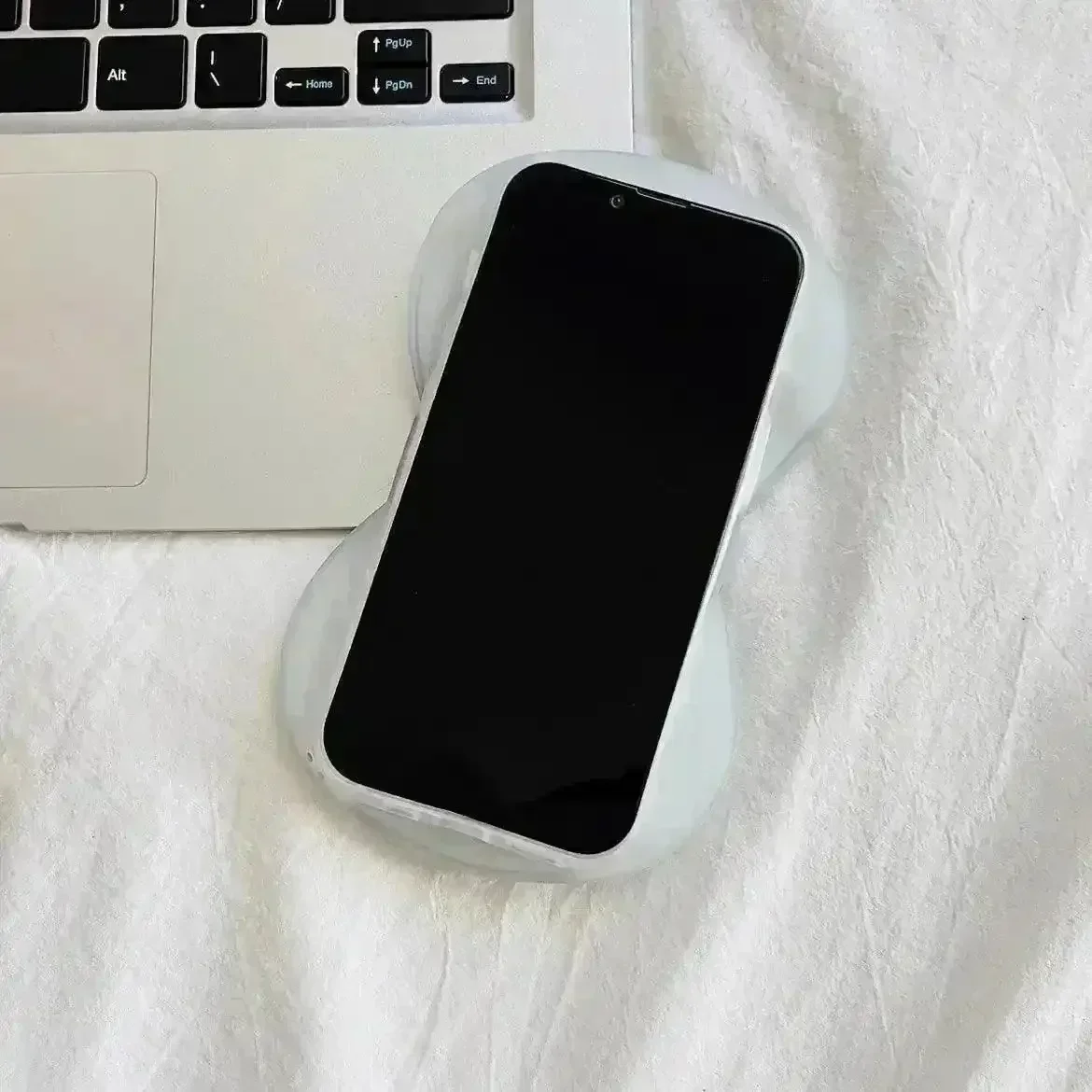 Cute Bow Shaped Phone Case (For iPhones) - Image 3