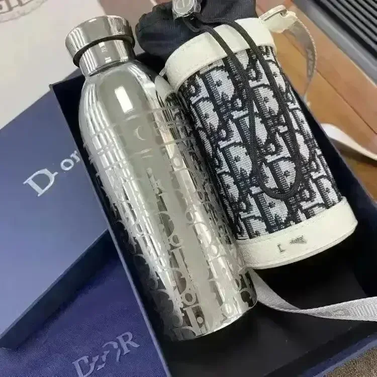 D Luxe Premium Crossbody Cover Bottle (500 ml) - Image 6