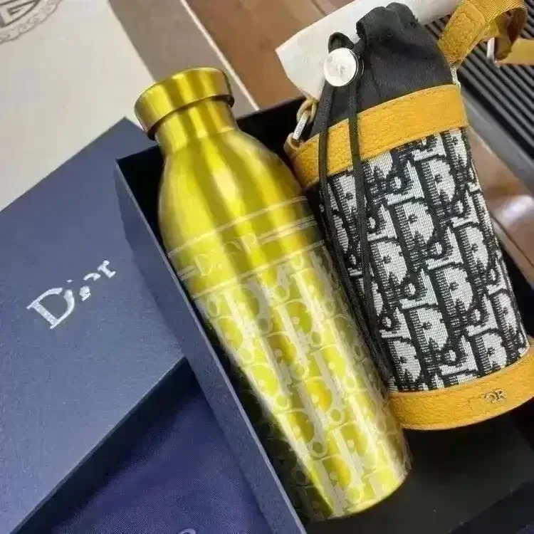 D Luxe Premium Crossbody Cover Bottle (500 ml) - Image 8