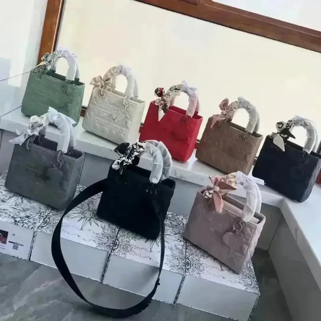 D Luxe Premium Diana Handbag - Image 6