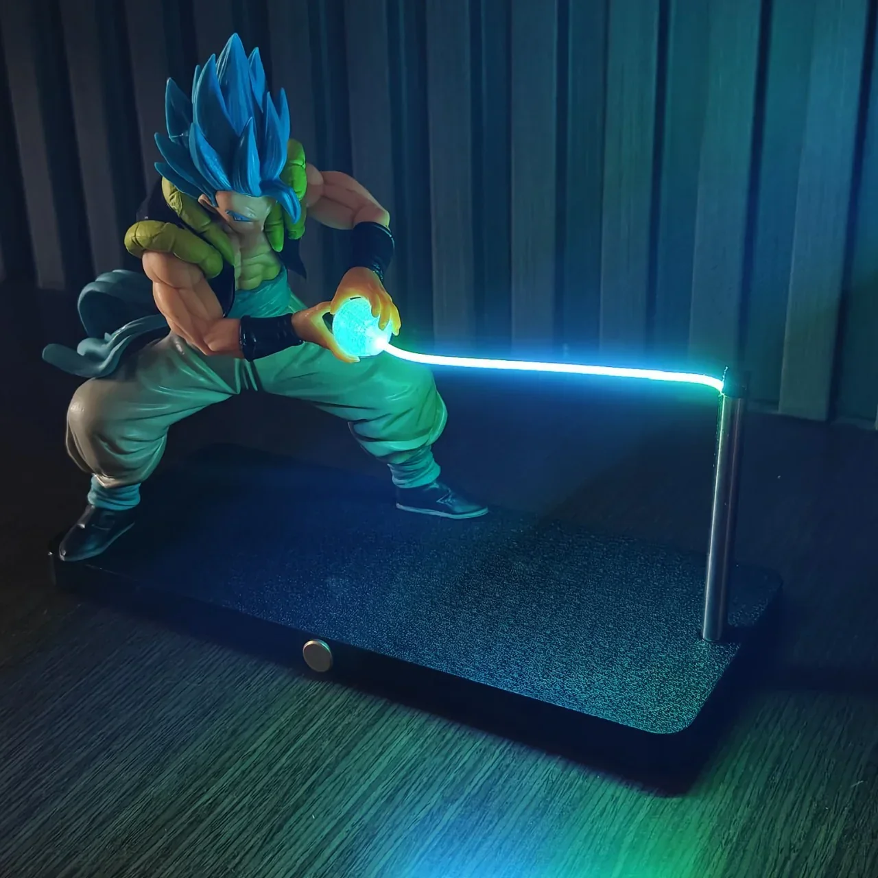 DBZ Vegeta Energy Hold Levitating Lamp - Image 2
