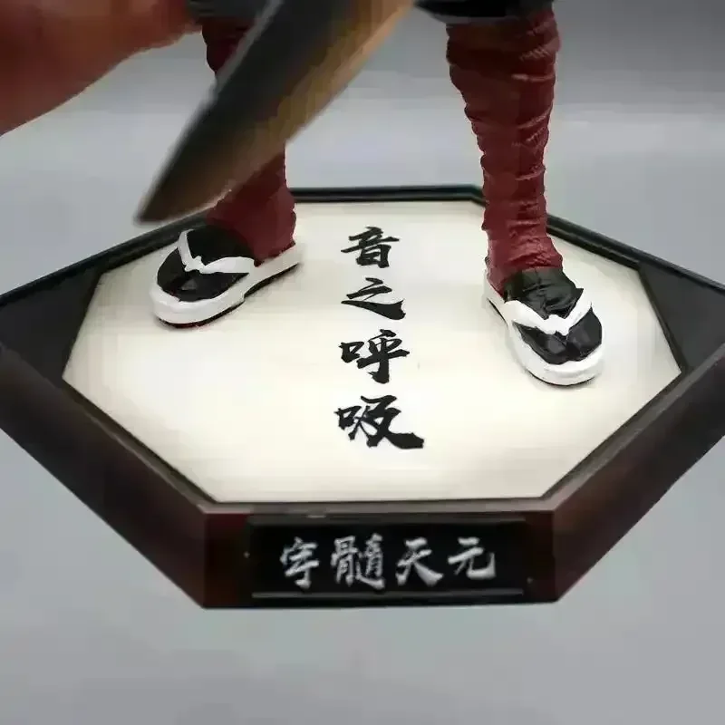 Demon Slayer Tengen Uzui Action Figurine (32 cm) - Image 9