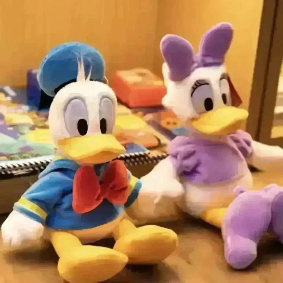 Donald and Daisy Duck Couple Plushie - Image 2