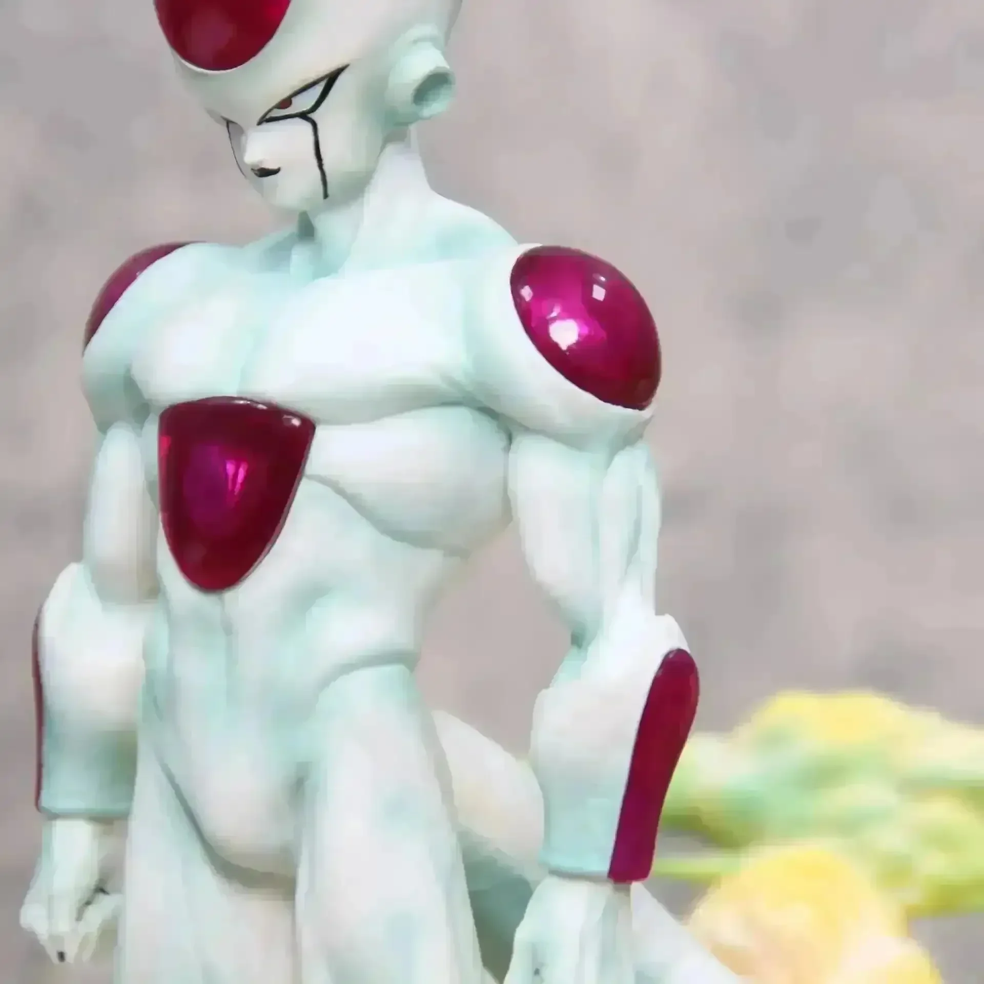 Dragon Ball Super White Hole Frieza Action Figure (31 cm) - Image 6