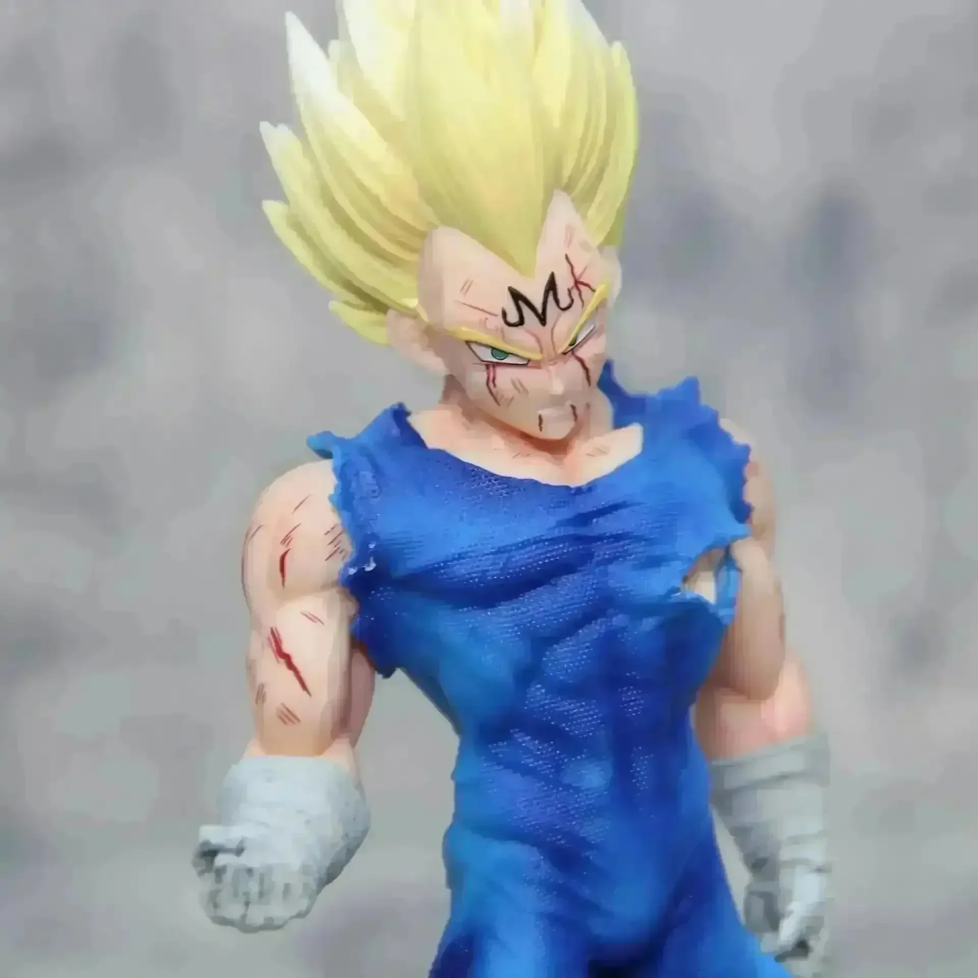 Dragon Ball Z War Damage Vegeta Figurine (20 cm) - Image 3