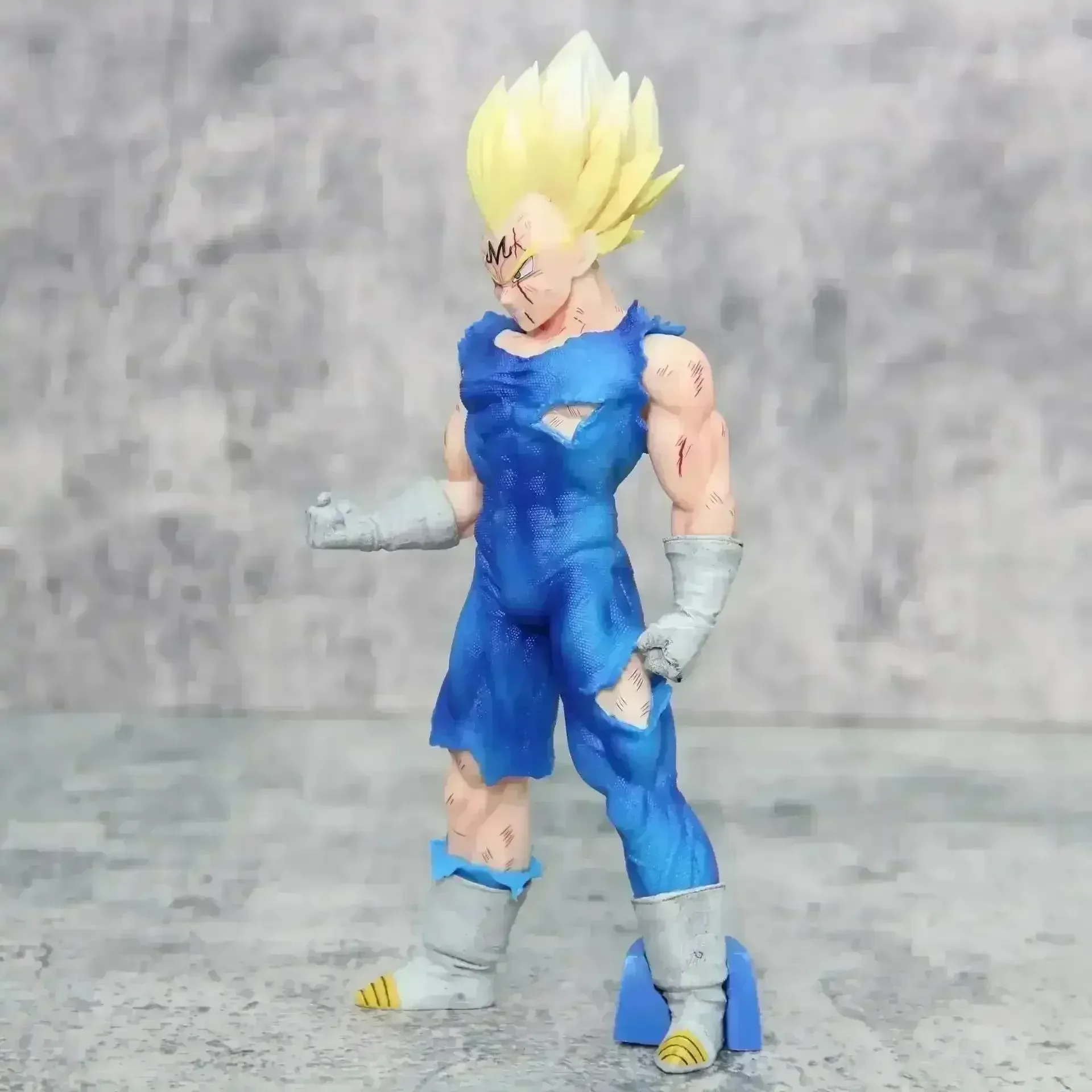 Dragon Ball Z War Damage Vegeta Figurine (20 cm) - Image 5