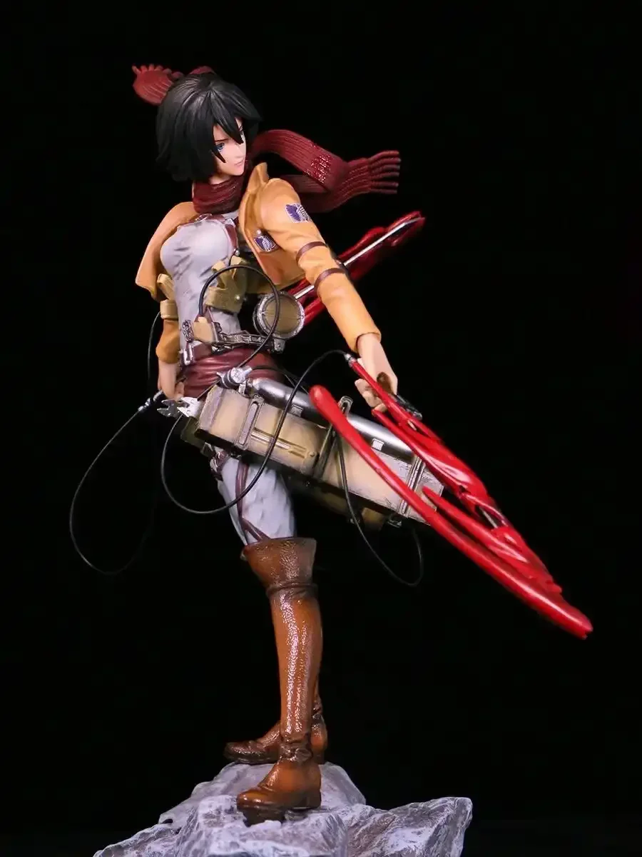 Elite Regiment Levi and Mikasa Figurines (35 cm) - Image 8