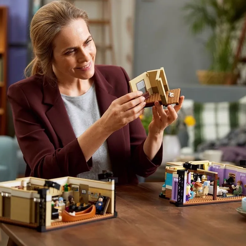Friends The Apartments Building Blocks (2048 Pcs) - Image 3