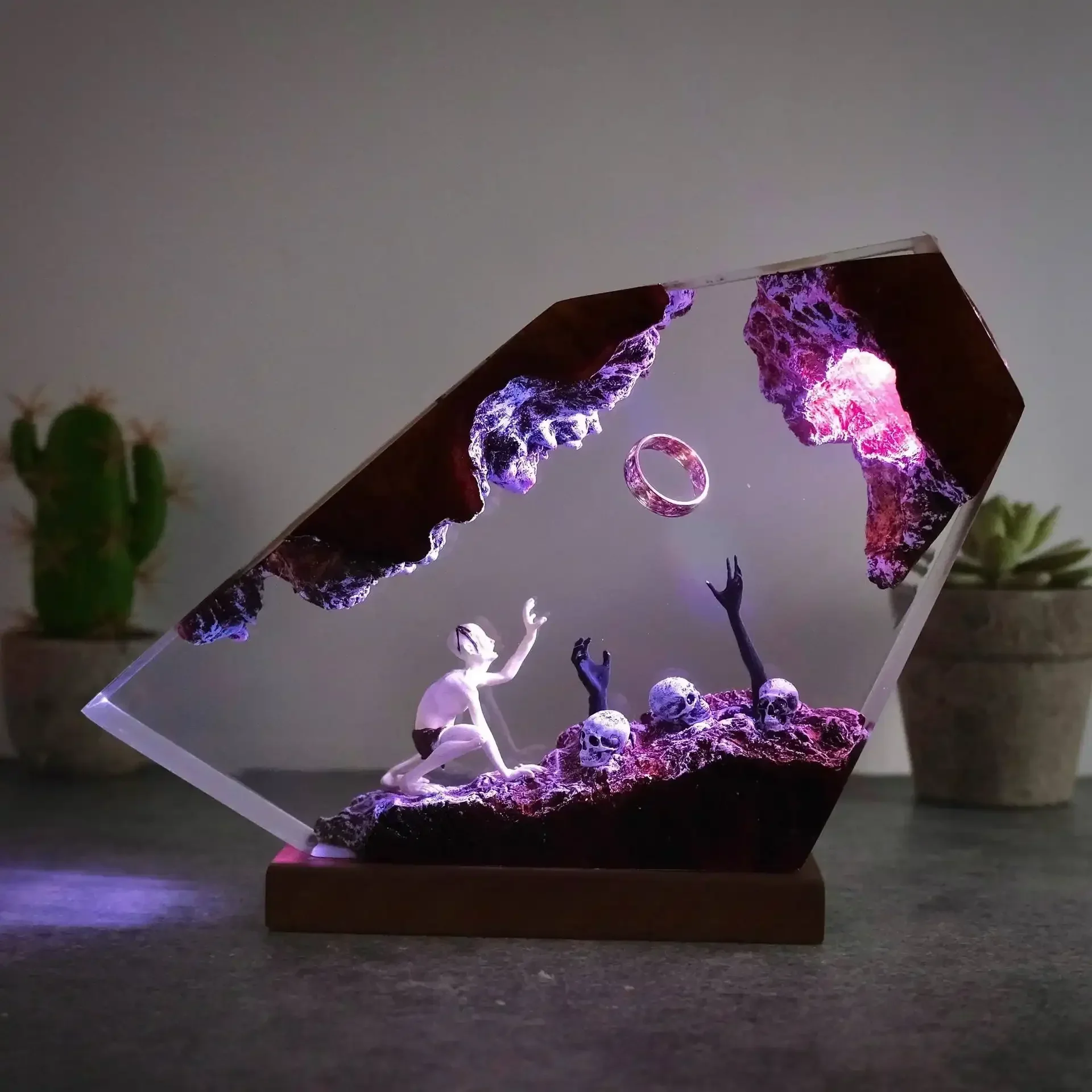 Gollum & The Ring Resin Lamp - Image 5