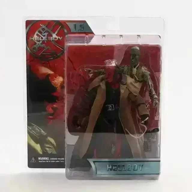 Hellboy Mezco Trench Coat Figurine (18 cm) - Image 6