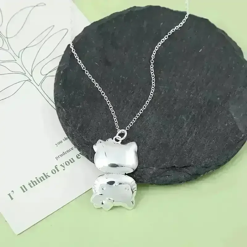 Hello Kitty Opening Can Pendant