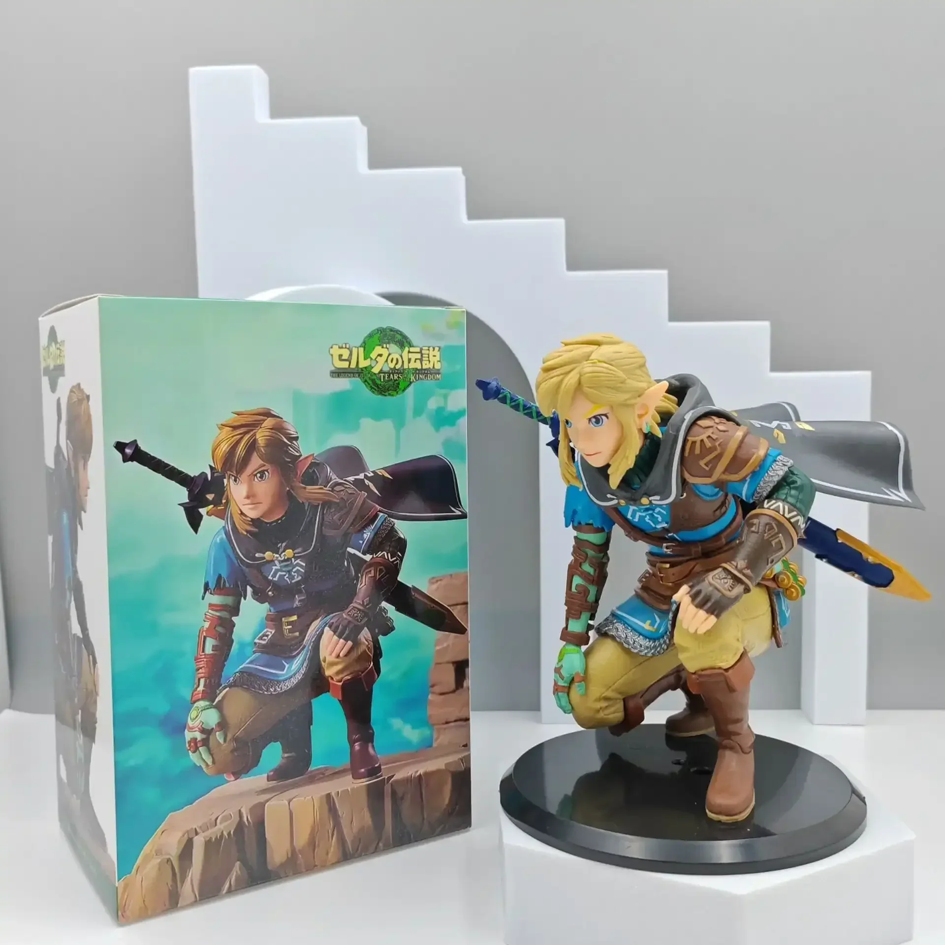 Hero of Hyrule Figurine (14 cm) - Image 4