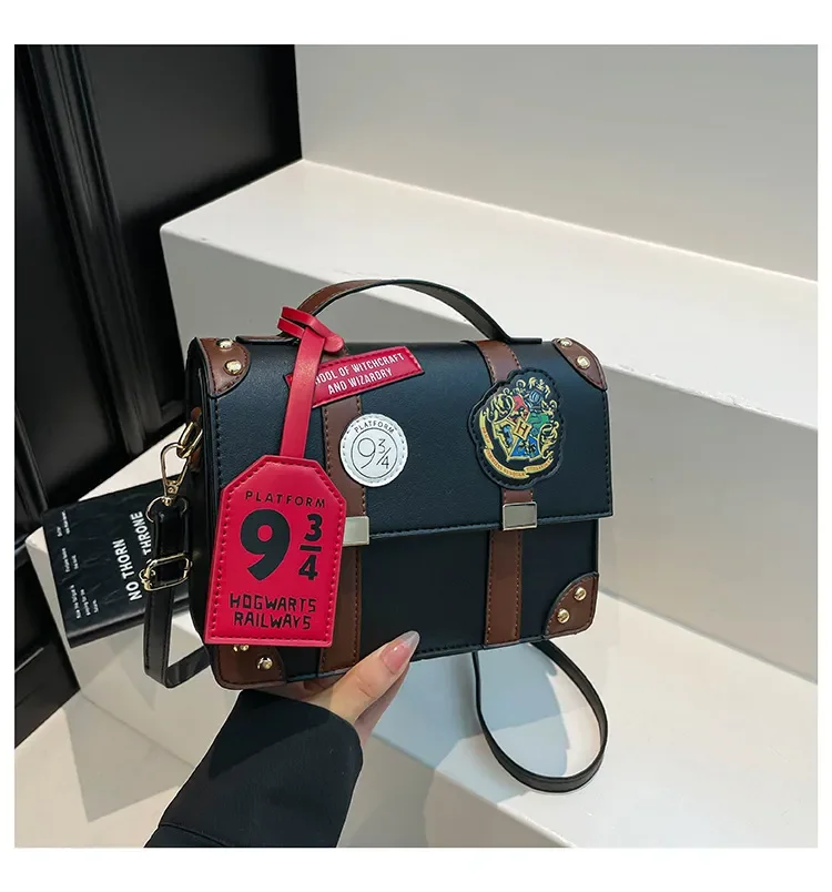 Hogwarts Scroll Wizardry Walk Bag - Image 17