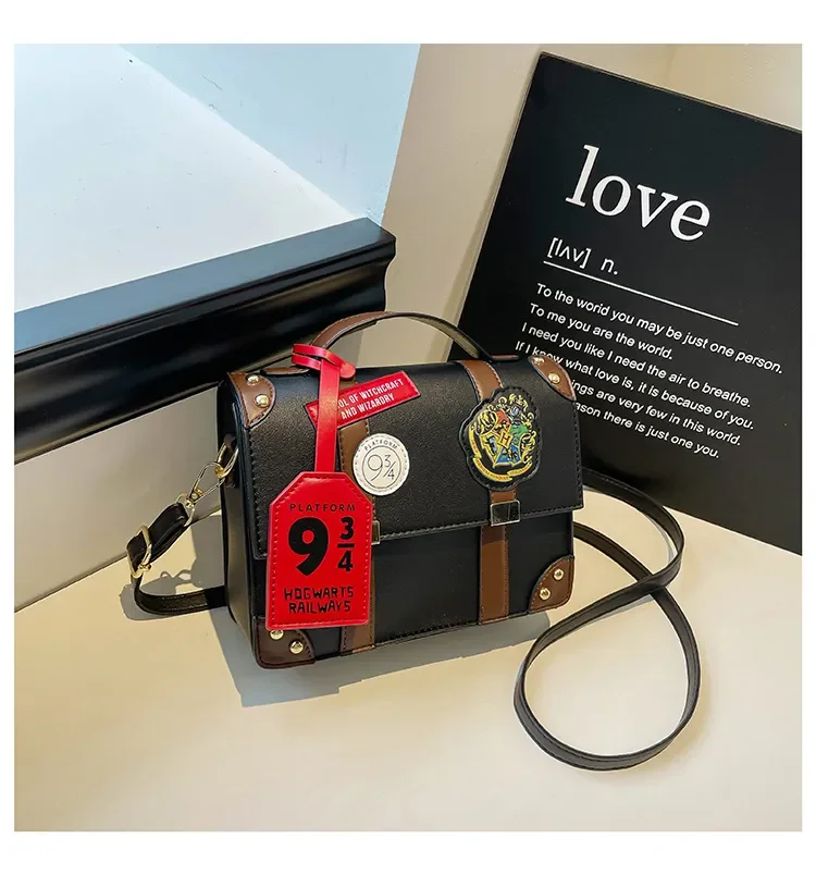 Hogwarts Scroll Wizardry Walk Bag - Image 18