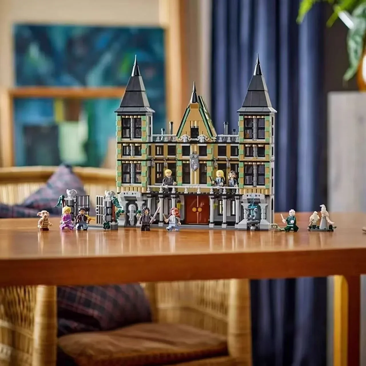 HP Malfoy Manor Building Block Set (1601 Pcs) - Image 3