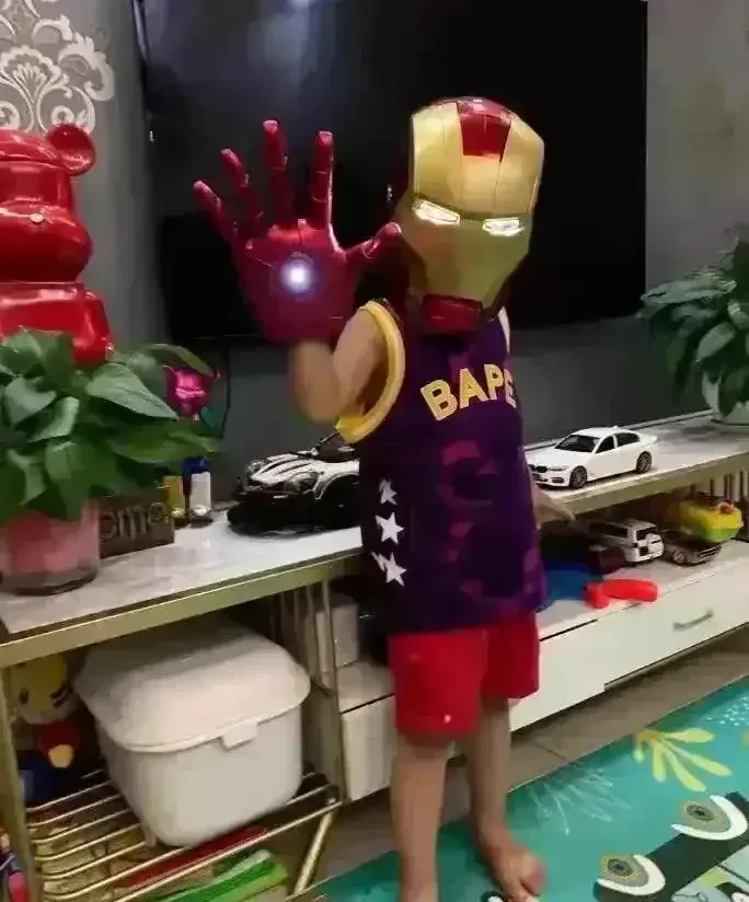 Iron Man LED Smart Helmet and Power Gloves - Image 8