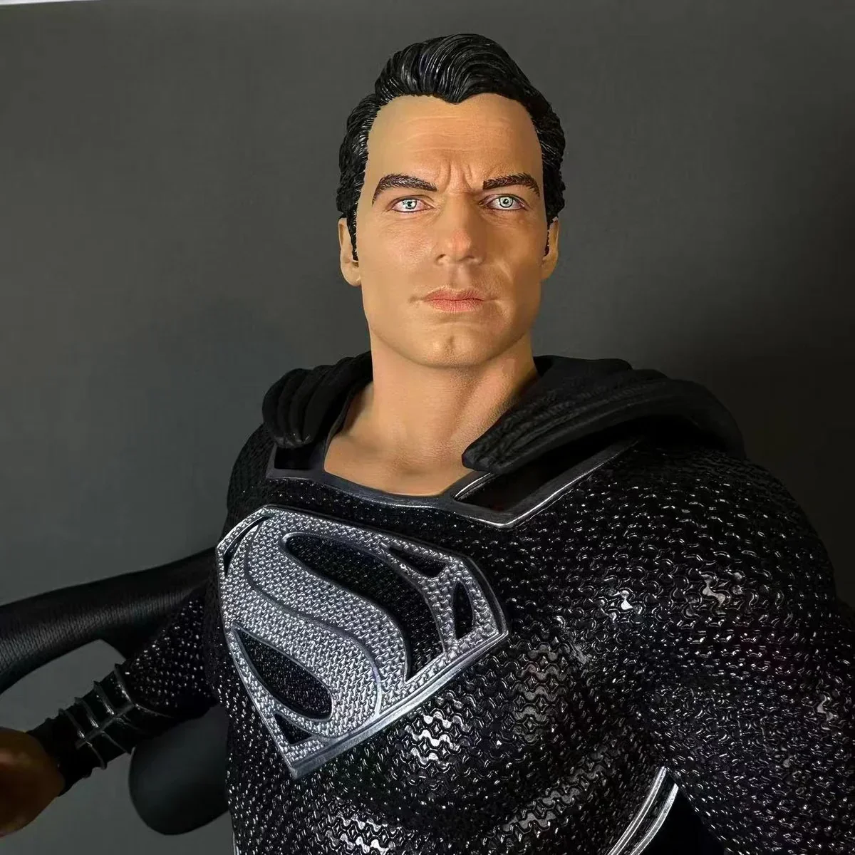JL Superman Glowing Base Figure (73 cm) - Image 12