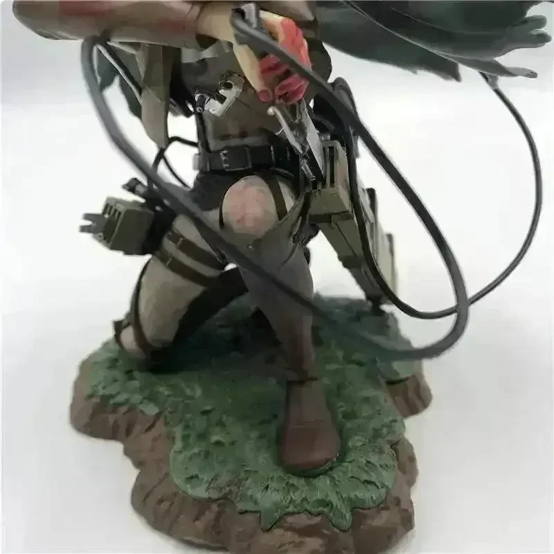 Levi Ackerman Action Figure (17 cm) - Image 5