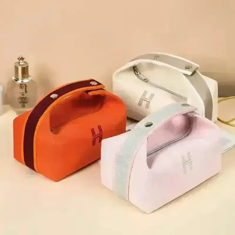 Luxe Minimal H Makeup Bag - Image 2