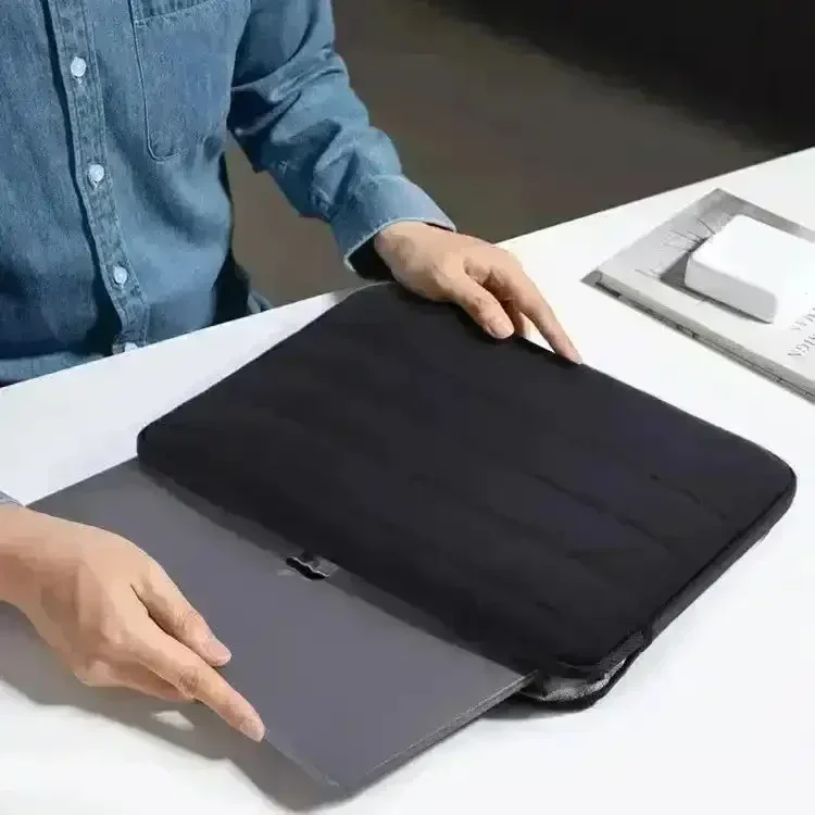 Luxury CC Protective Sleeve Laptop Bag (16 inches) - Image 4