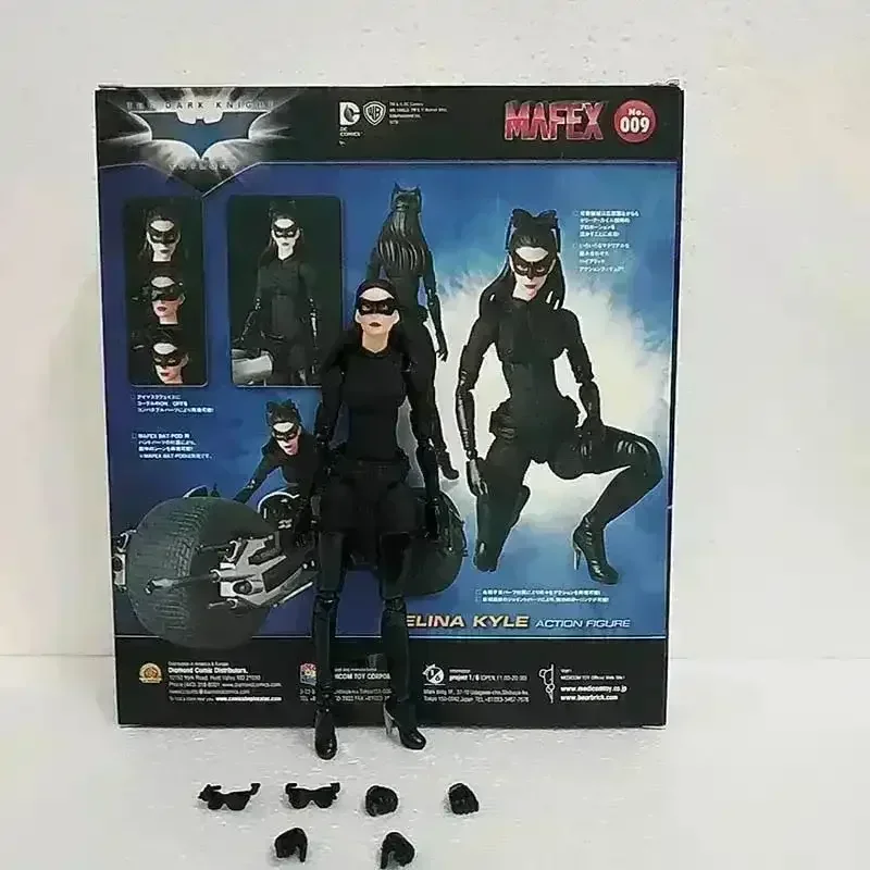 Mafex No. 009 Catwoman Action Figurine - Image 4