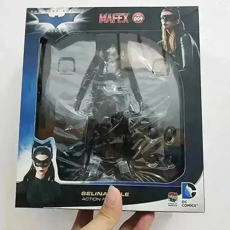 Mafex No. 009 Catwoman Action Figurine - Image 6