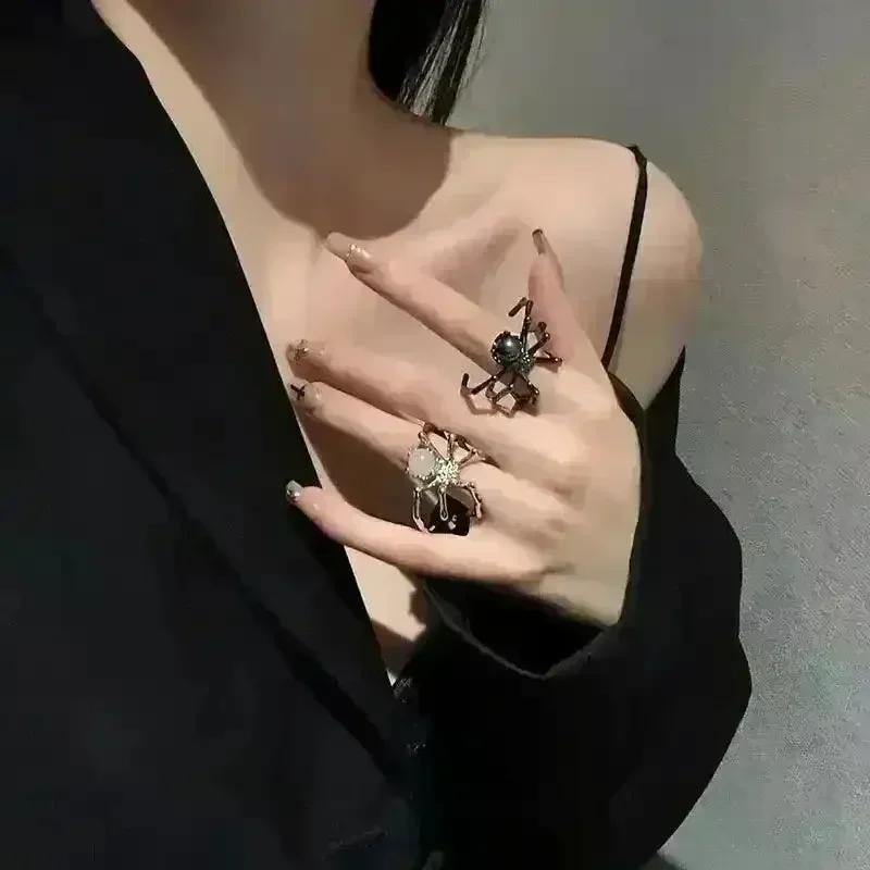 Majestic Spider Pearl Ring - Image 3