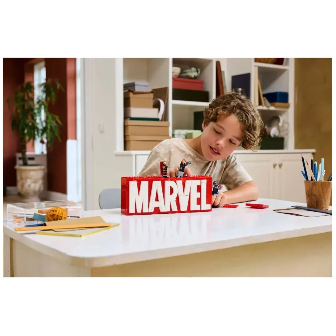 Marvel Logo with Figures Building Blocks (931 Pcs) - Image 6