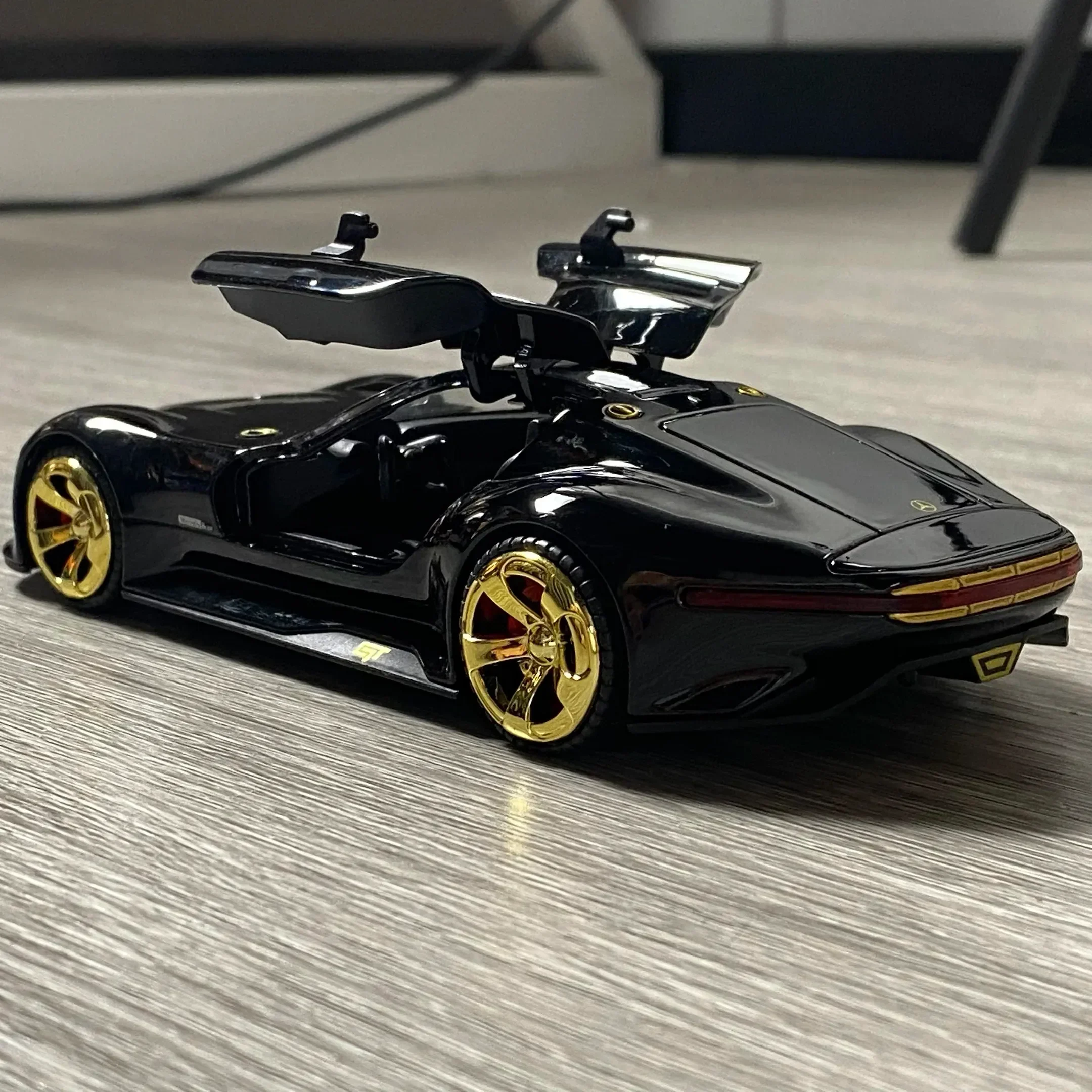 Merc AMG Vision GT 1:32 Scale Die-Cast Supercar - Image 2