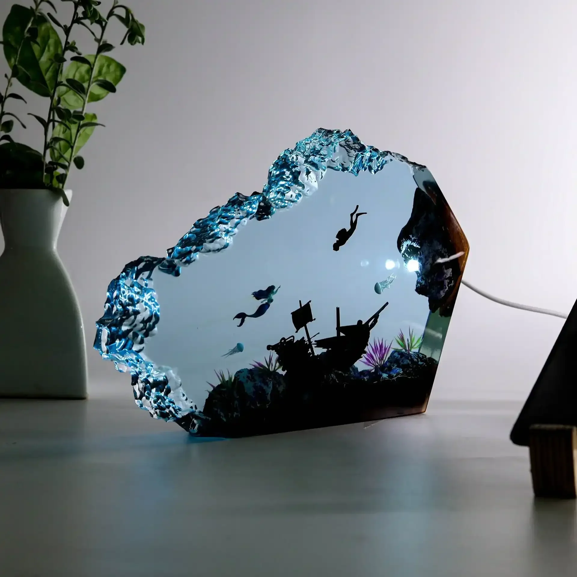 Mermaid & Diver Resin Night Light - Image 4