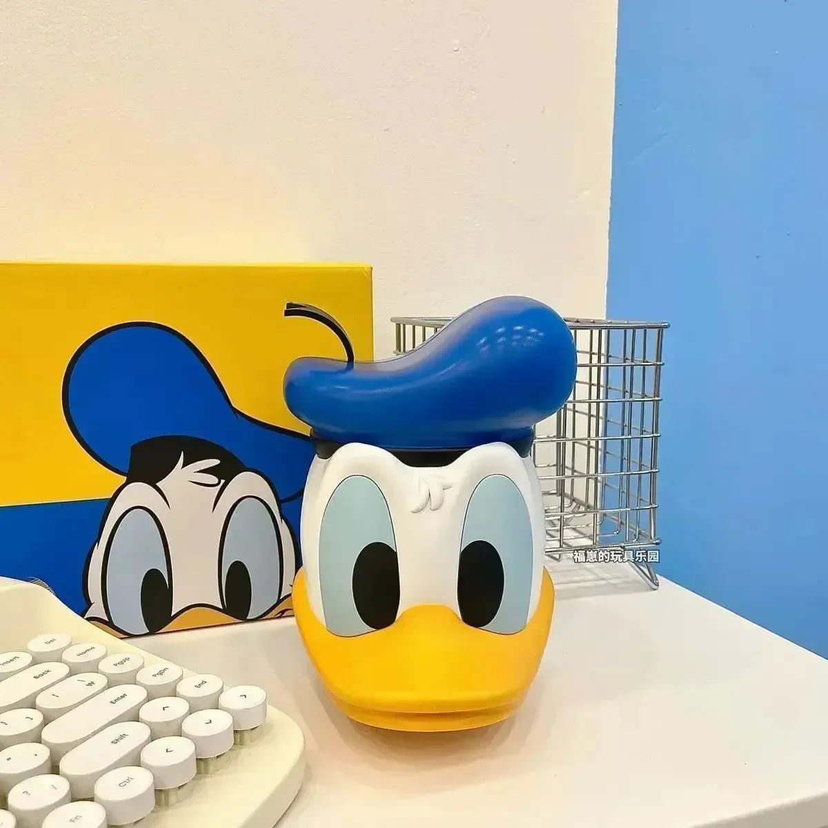 Mickey & Donald Friends Piggy Bank - Image 10