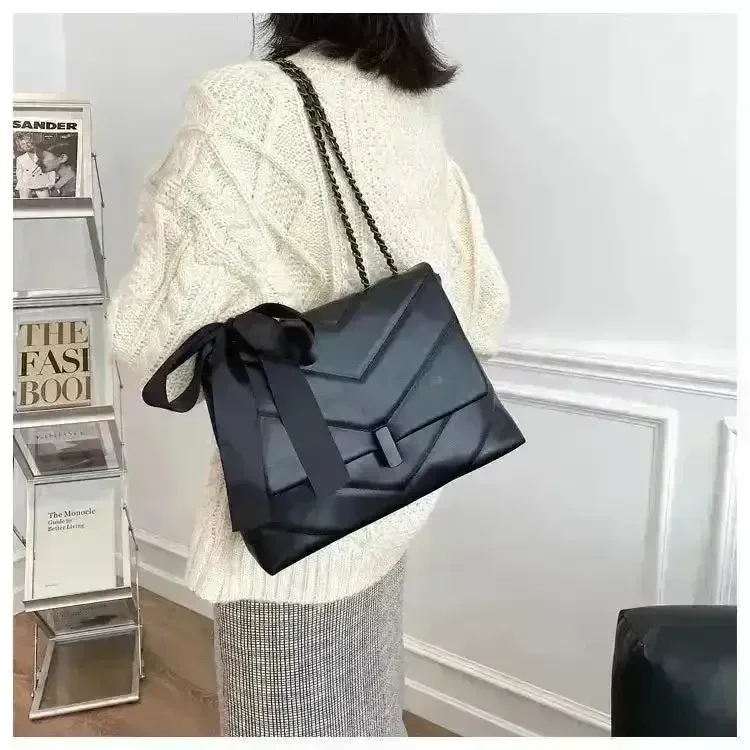 Murong Edgy Tote Bag - Image 4