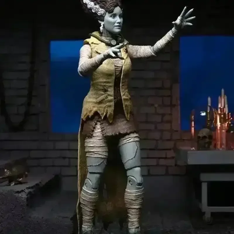 NECA Bride of Frankenstein Action Figure (17 cm) - Image 4