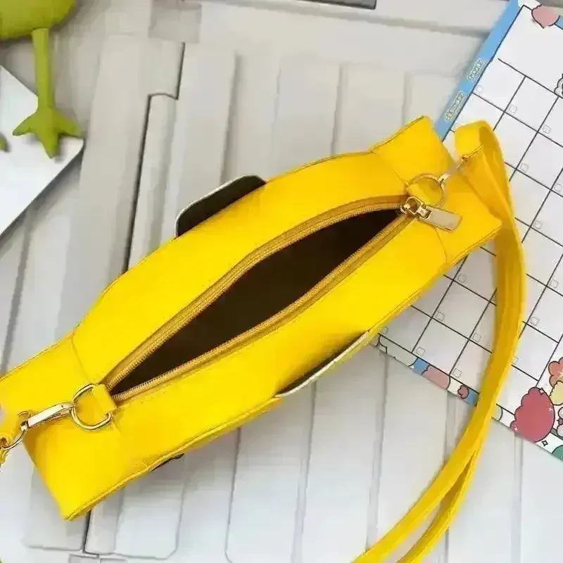 NYC Cab Shaped Handbag - Image 6