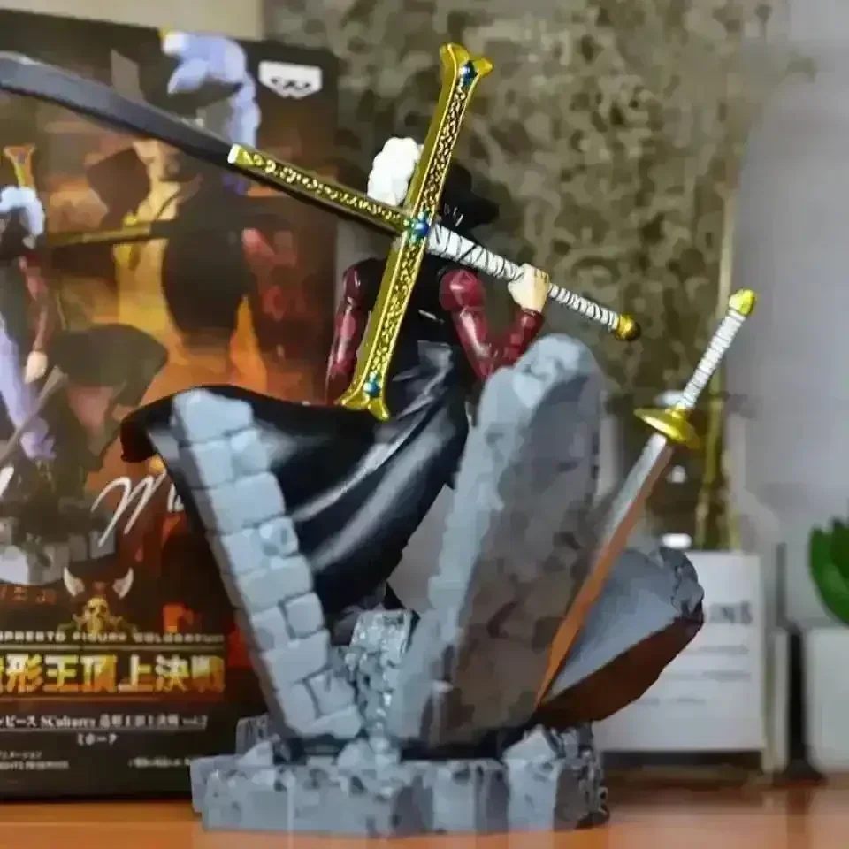One Piece Dracule Mihawk Action Figure (15 cm) - Image 2