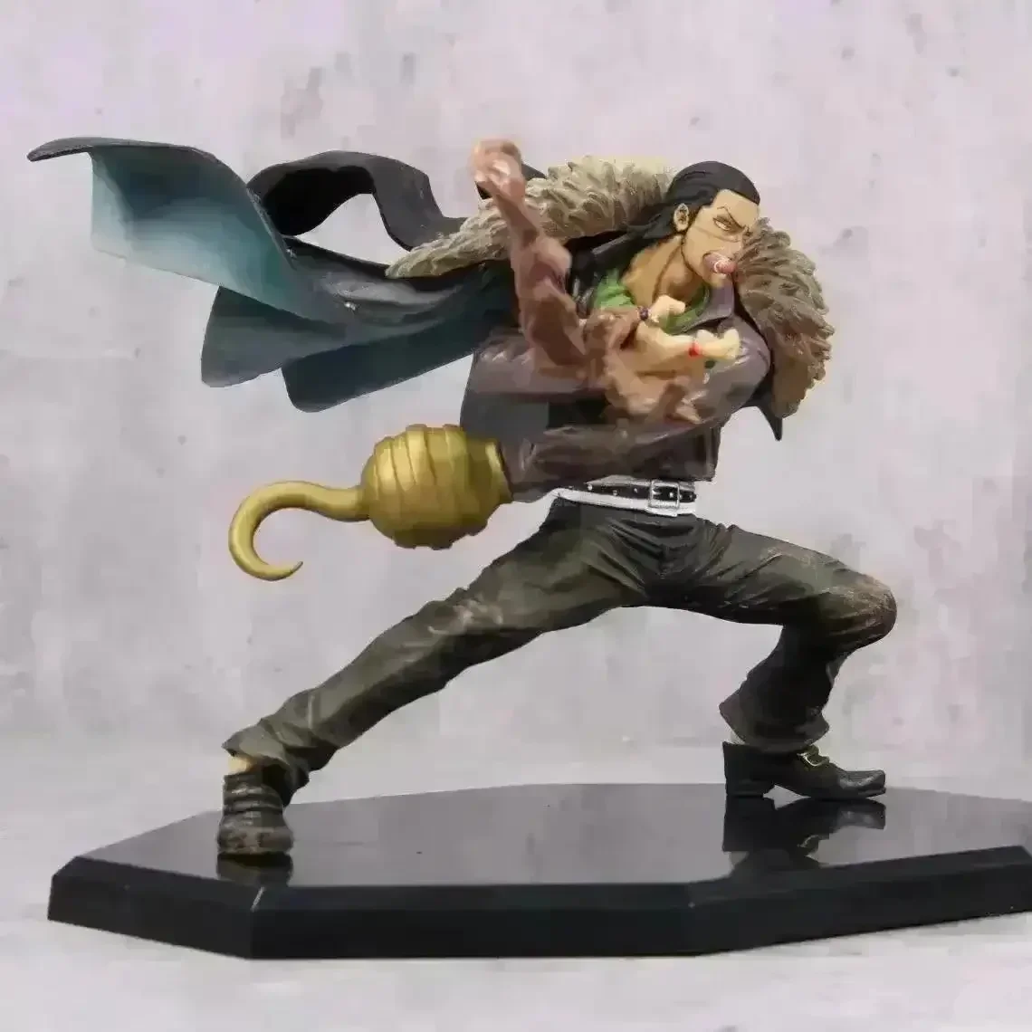 One Piece Sir Crocodile Action Figure (14 cm) - Image 4