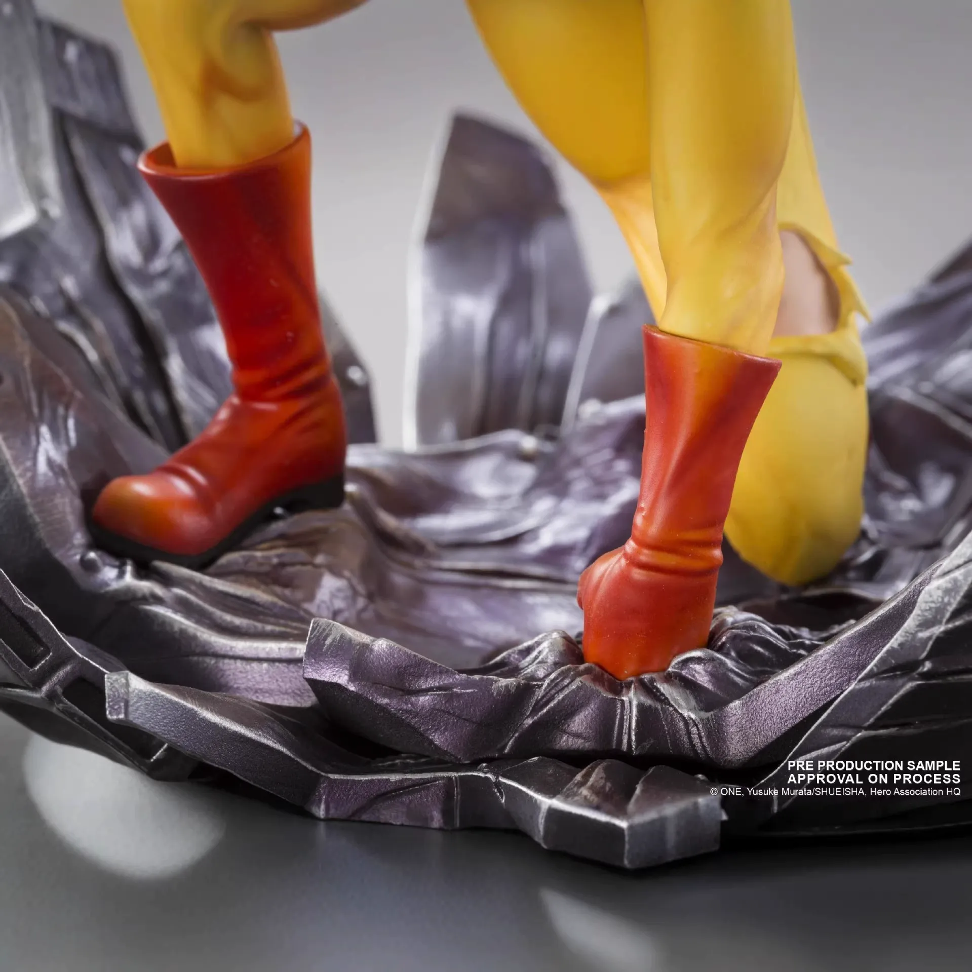 One Punch Man Kneeling Punch Figurine (25 cm) - Image 4
