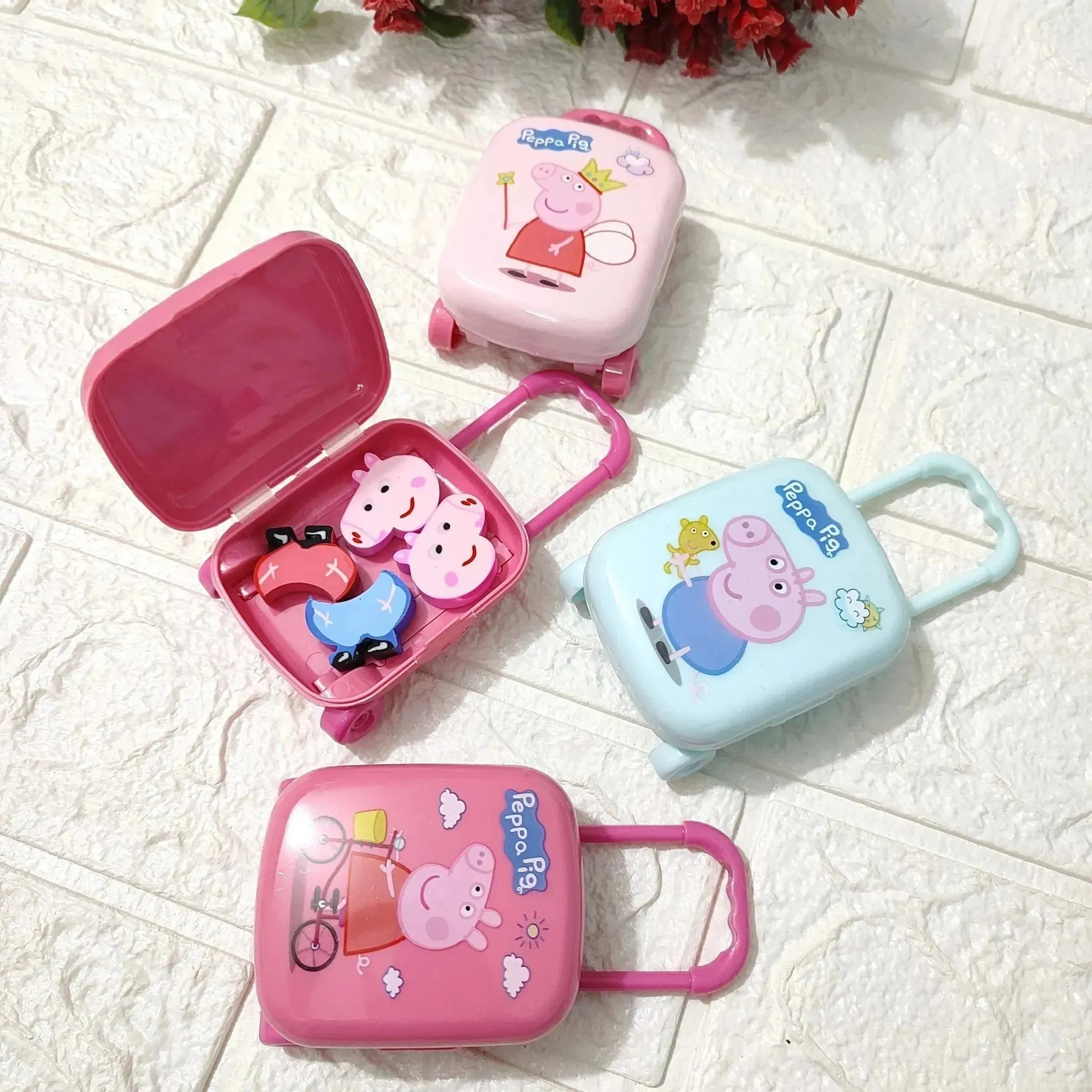 Peppa Pig Trolley Eraser Set - Image 2