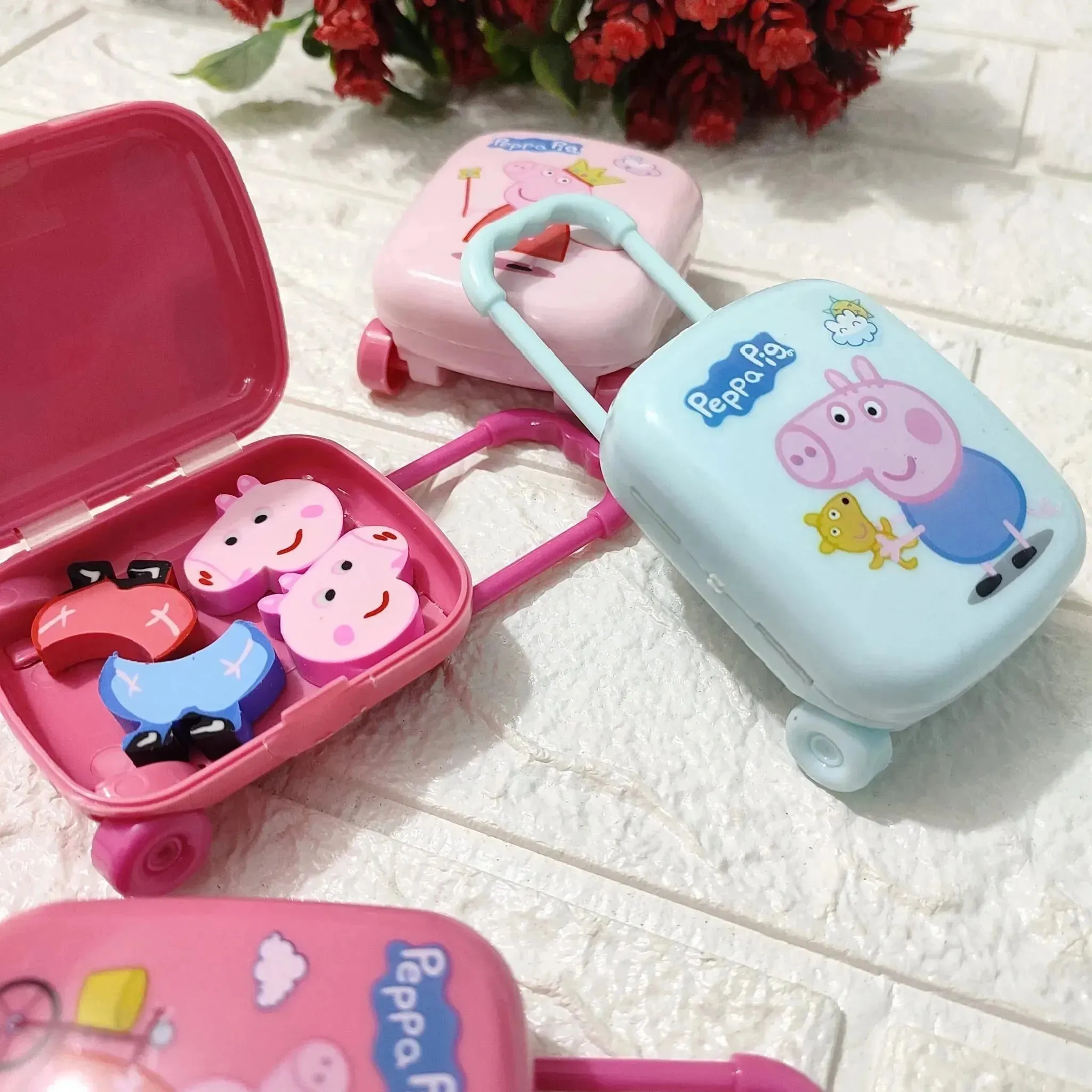 Peppa Pig Trolley Eraser Set - Image 3