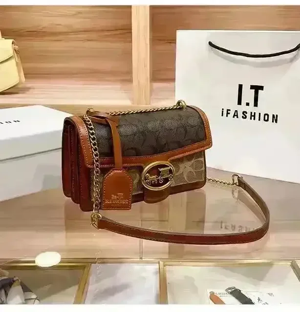 Redkiss Horse Drawn Handbag - Image 11