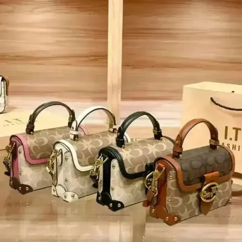 Redkiss Horse Drawn Handbag - Image 2