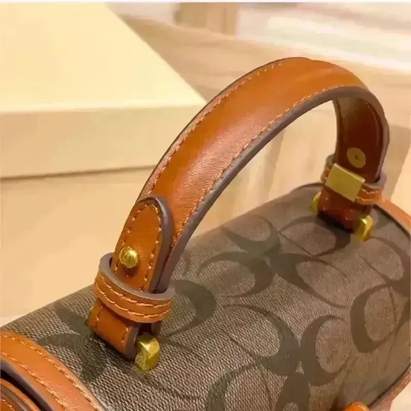 Redkiss Horse Drawn Handbag - Image 3