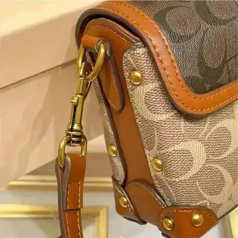 Redkiss Horse Drawn Handbag - Image 6